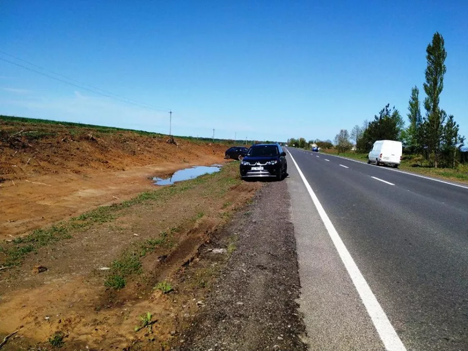 Внаслідок ДТП на трасі «Устилуг-Луцьк-Рівне» авто злетіло з дороги 2