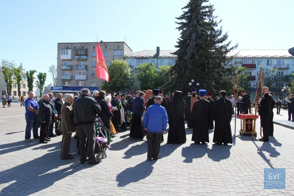 Організації ветеранів поклали квіти до обеліску Слави у Володимирі-Волинському 2