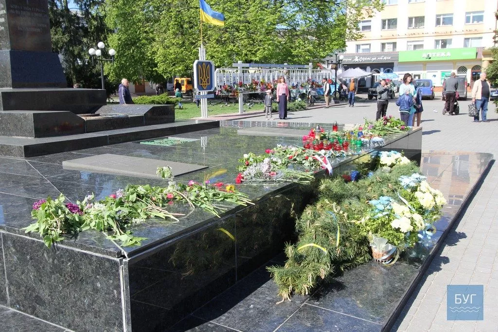 Організації ветеранів поклали квіти до обеліску Слави у Володимирі-Волинському 7