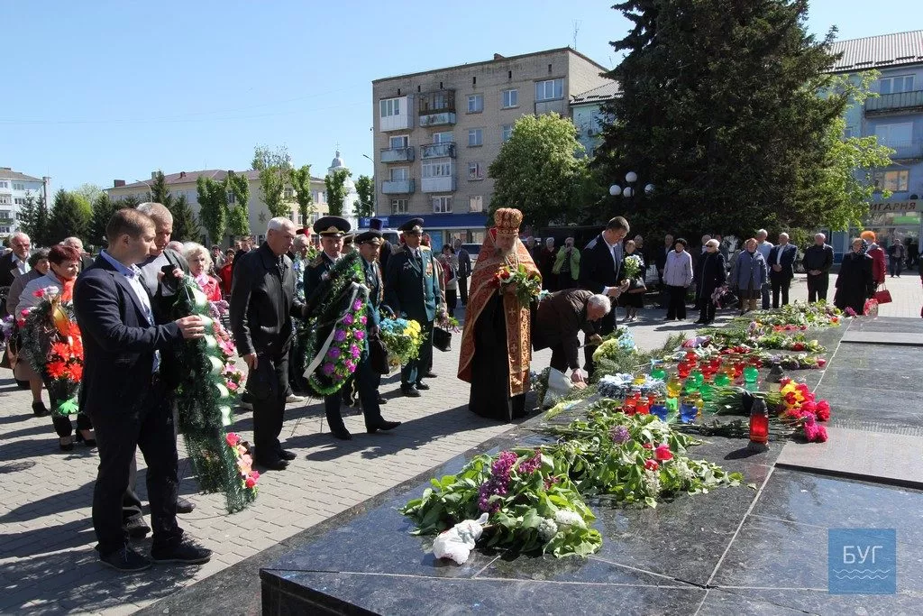 Організації ветеранів поклали квіти до обеліску Слави у Володимирі-Волинському 9