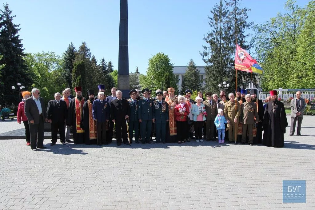 Організації ветеранів поклали квіти до обеліску Слави у Володимирі-Волинському 10