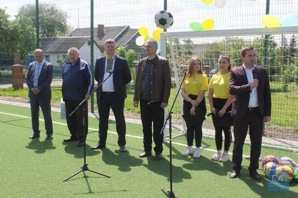 В селі Льотниче Зимнівської ОТГ відкрили сучасний спортивний майданчик 9