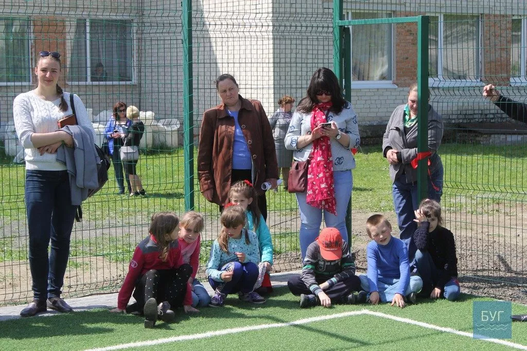 В селі Льотниче Зимнівської ОТГ відкрили сучасний спортивний майданчик 11