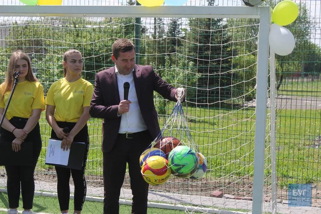 В селі Льотниче Зимнівської ОТГ відкрили сучасний спортивний майданчик 12