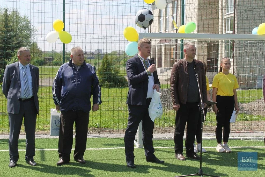 В селі Льотниче Зимнівської ОТГ відкрили сучасний спортивний майданчик 15