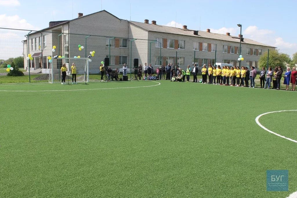 В селі Льотниче Зимнівської ОТГ відкрили сучасний спортивний майданчик 17