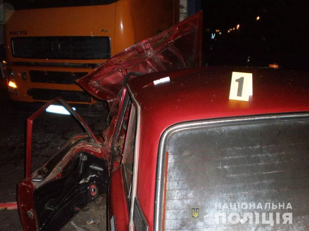 На Рівненщині водій з Волині вантажівкою протаранив ВАЗ, є загиблий 2