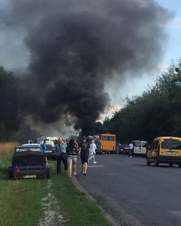 Смертельна ДТП під Полтавою: зіткнулися три автівки та трапилася пожежа 2