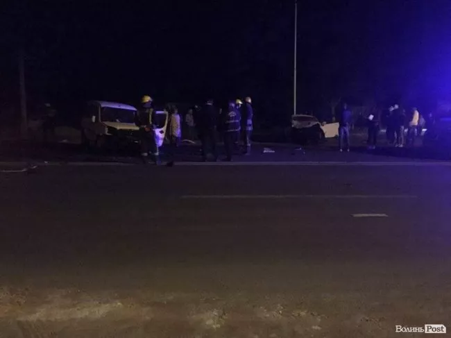 Під Луцьком зітнулись два легкових авто 2