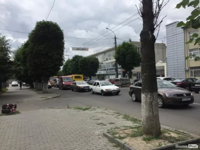 ДТП у Луцьку: БМВ зіткнулося з мотоциклом 2