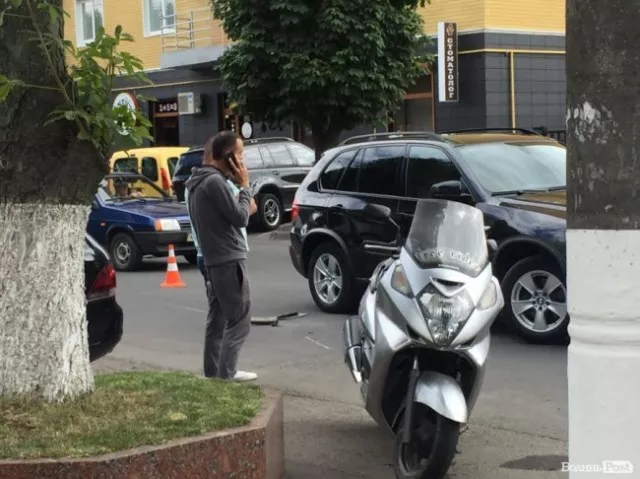ДТП у Луцьку: БМВ зіткнулося з мотоциклом 3