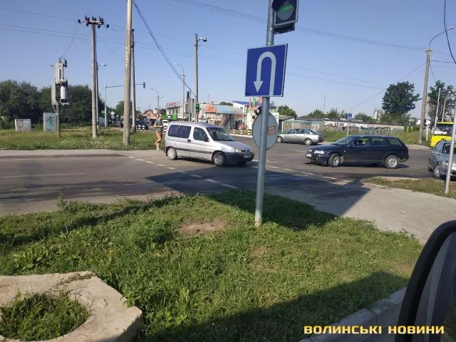 ДТП у Луцьку: дорогу не поділили Пежо та Ауді 5