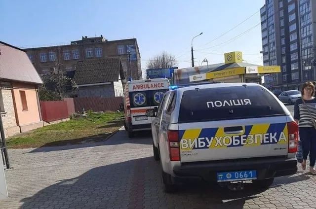 У Луцьку обстріляли авто: на місці інциденту працювали вибухотехніки 2