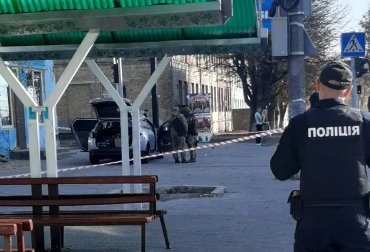 У Луцьку обстріляли авто: на місці інциденту працювали вибухотехніки 3