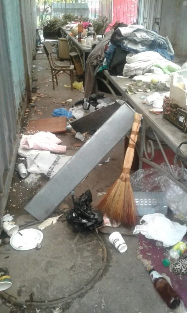 Жінка перетворила ринок у Нововолинську на гадюшник: місяцями на ситуацію не реагують 13