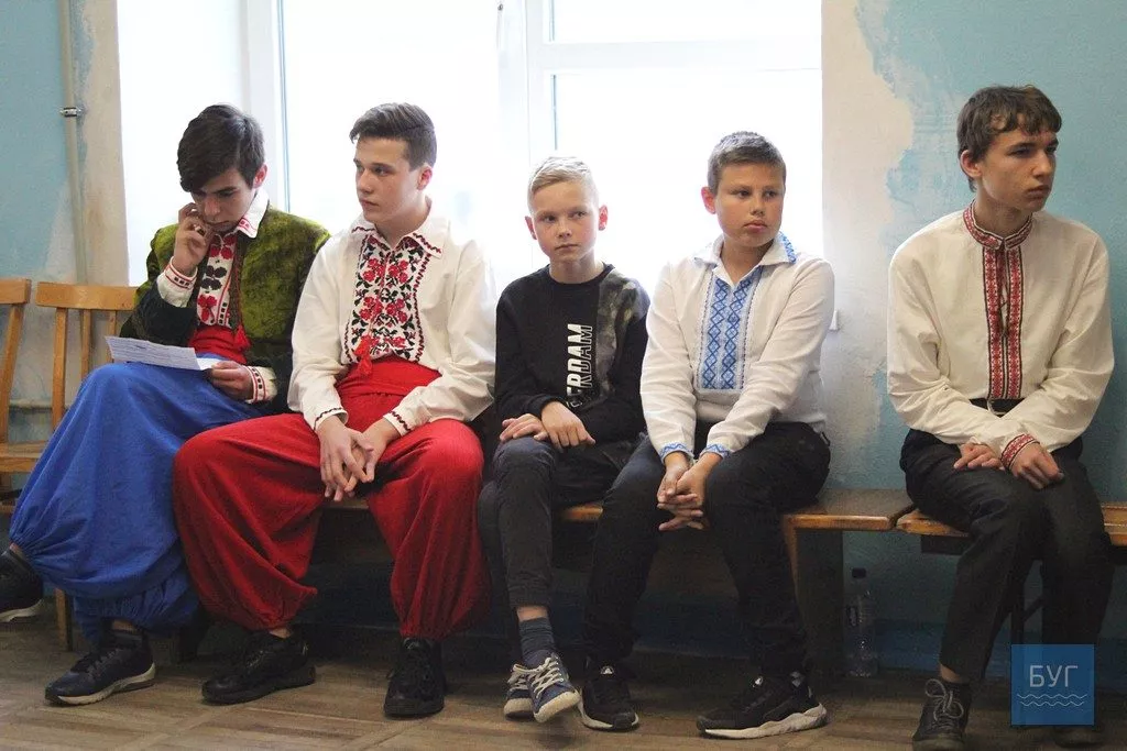 «Мовно-літературне кафе»: у школі №7 Нововолинська відзначили День української писемності та мови 25