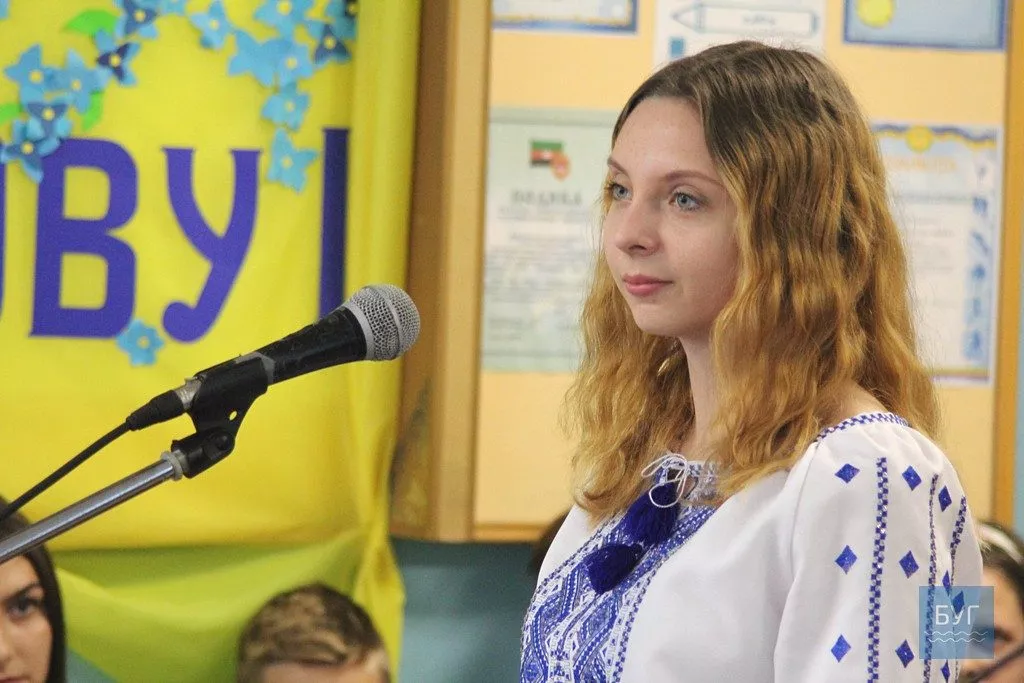 «Мовно-літературне кафе»: у школі №7 Нововолинська відзначили День української писемності та мови 26