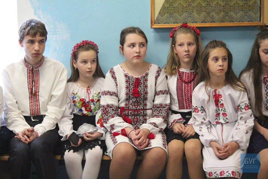 «Мовно-літературне кафе»: у школі №7 Нововолинська відзначили День української писемності та мови 28