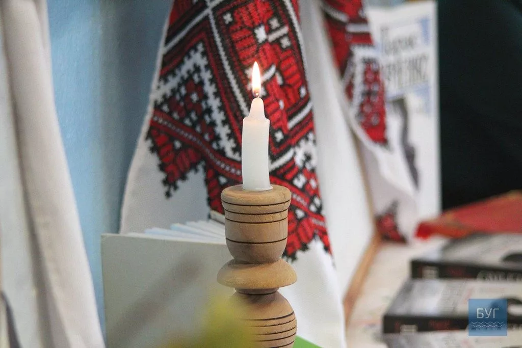 «Мовно-літературне кафе»: у школі №7 Нововолинська відзначили День української писемності та мови 9