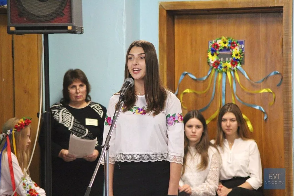 «Мовно-літературне кафе»: у школі №7 Нововолинська відзначили День української писемності та мови 13