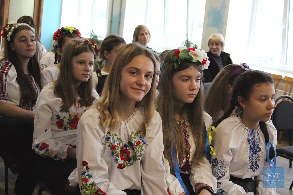 «Мовно-літературне кафе»: у школі №7 Нововолинська відзначили День української писемності та мови 31