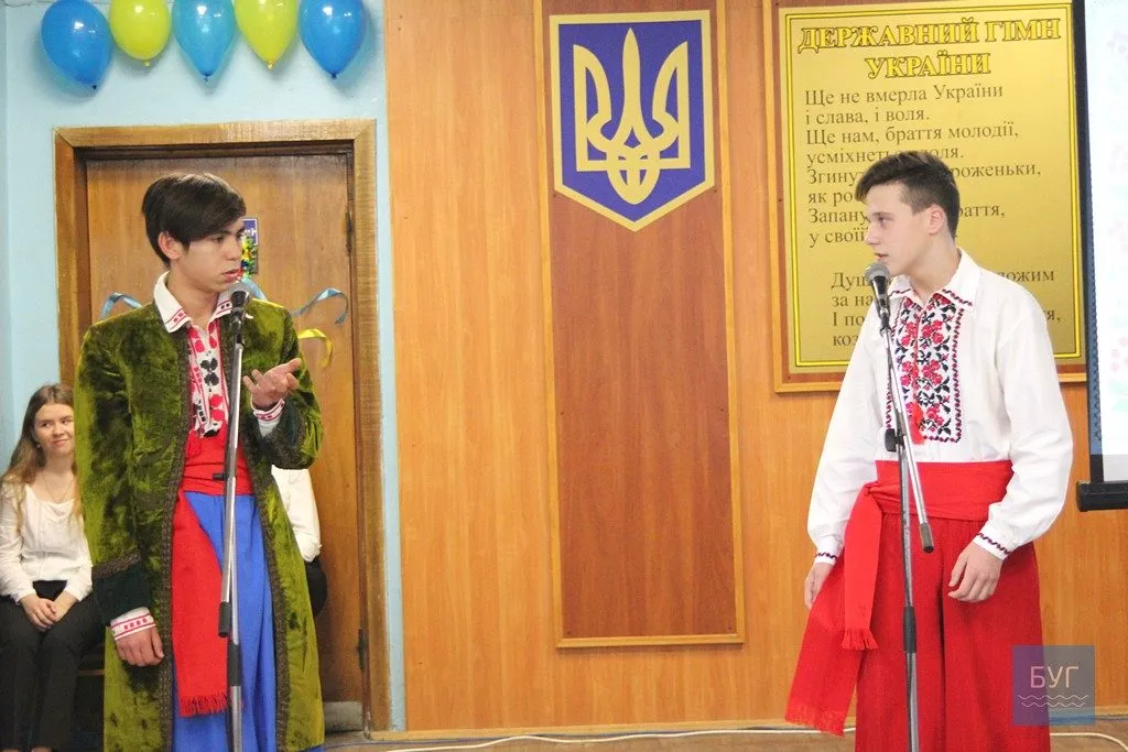 «Мовно-літературне кафе»: у школі №7 Нововолинська відзначили День української писемності та мови 11