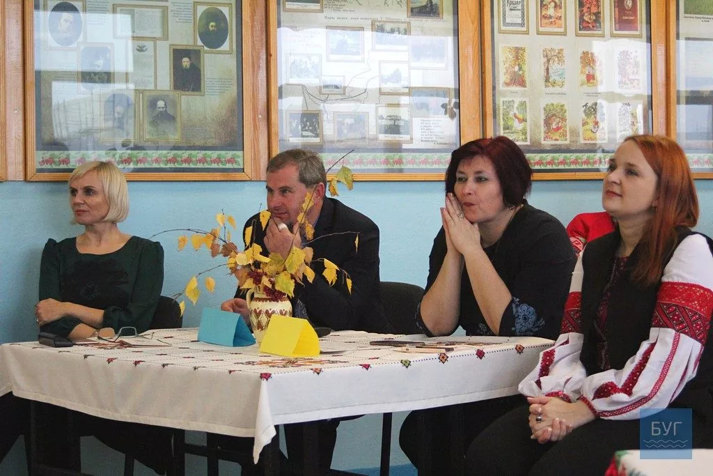 «Мовно-літературне кафе»: у школі №7 Нововолинська відзначили День української писемності та мови 7