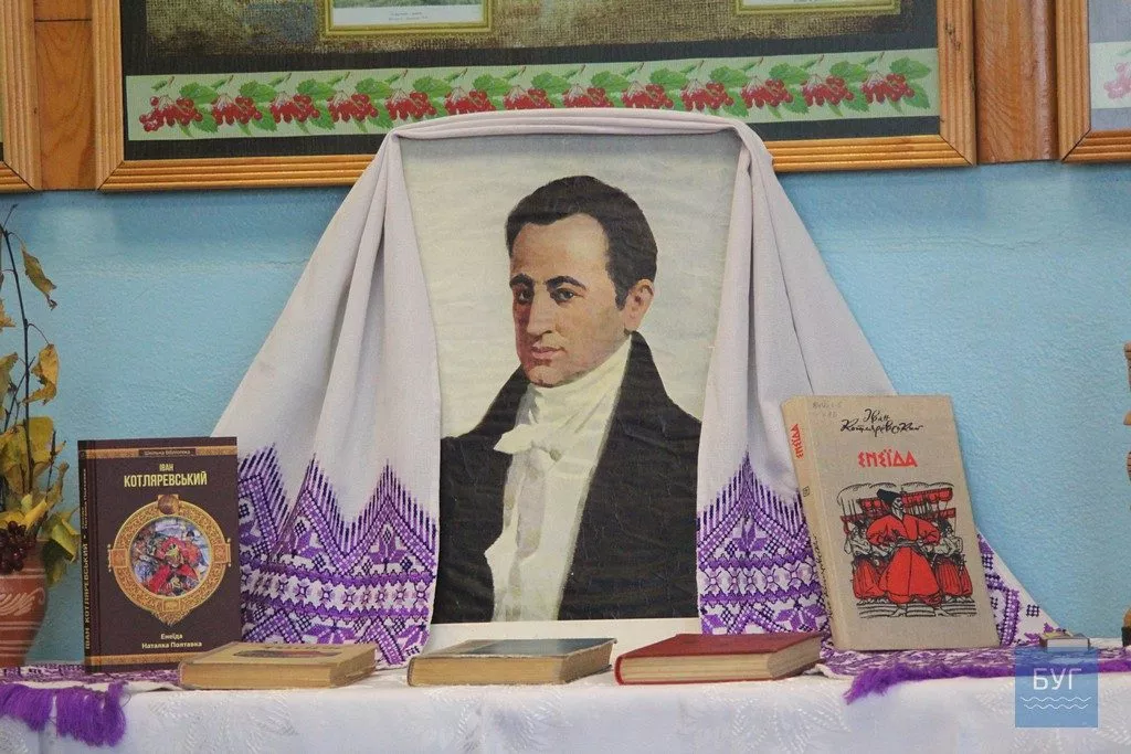 «Мовно-літературне кафе»: у школі №7 Нововолинська відзначили День української писемності та мови 10