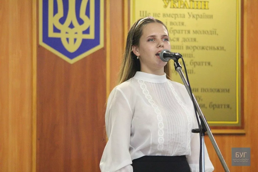 «Мовно-літературне кафе»: у школі №7 Нововолинська відзначили День української писемності та мови 34