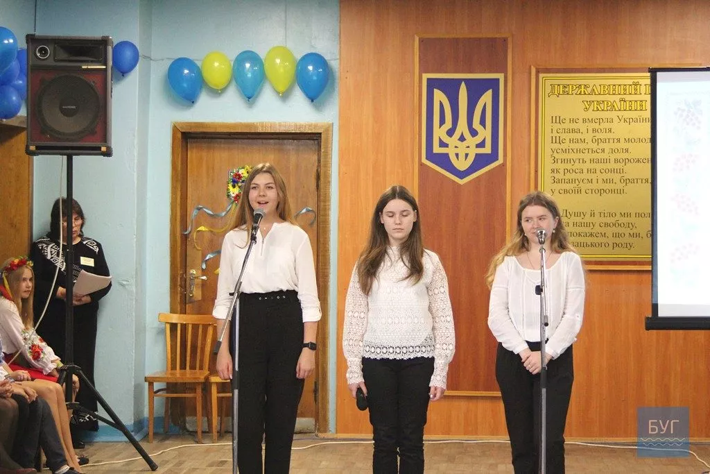 «Мовно-літературне кафе»: у школі №7 Нововолинська відзначили День української писемності та мови 37