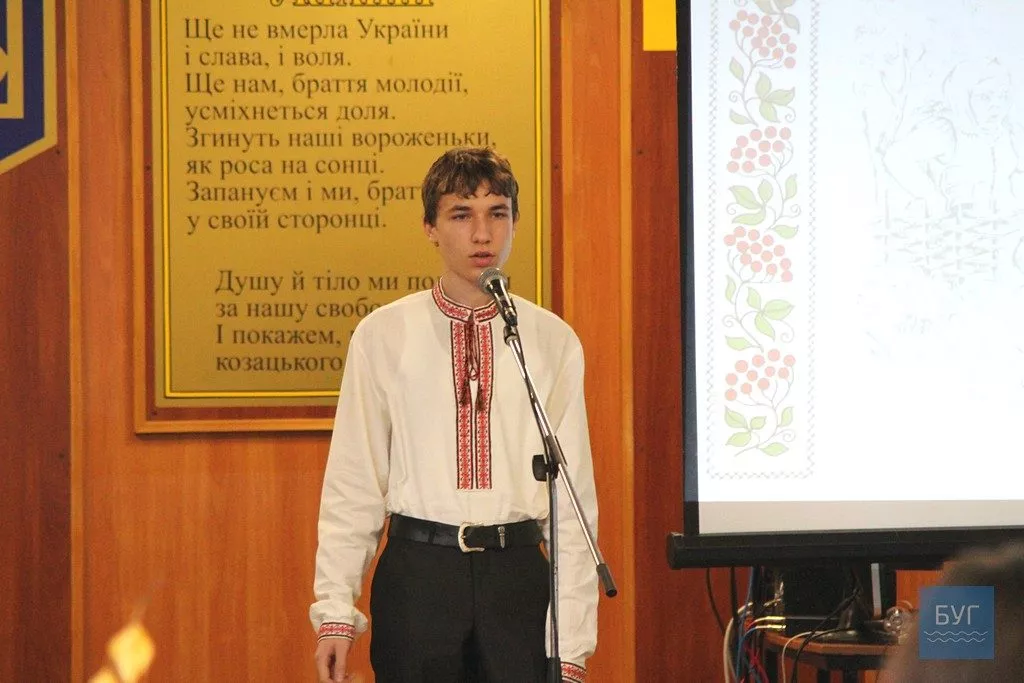 «Мовно-літературне кафе»: у школі №7 Нововолинська відзначили День української писемності та мови 38