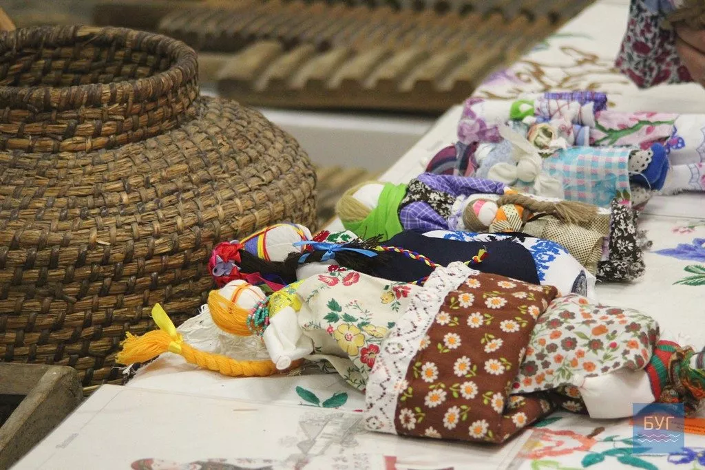 «Мовно-літературне кафе»: у школі №7 Нововолинська відзначили День української писемності та мови 20