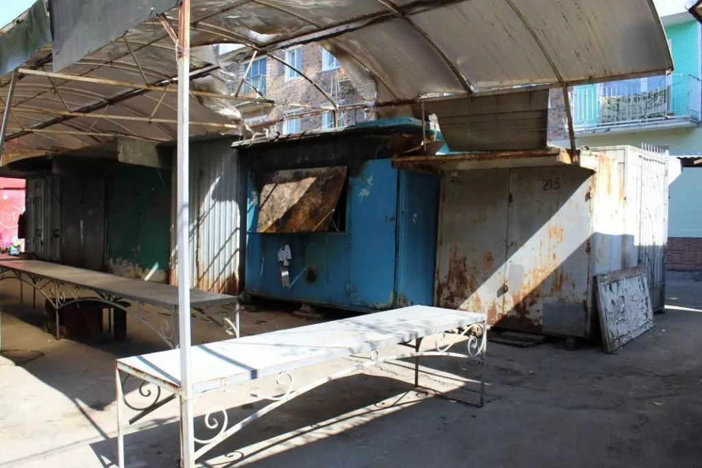 Жінка перетворила ринок у Нововолинську на гадюшник: місяцями на ситуацію не реагують 10