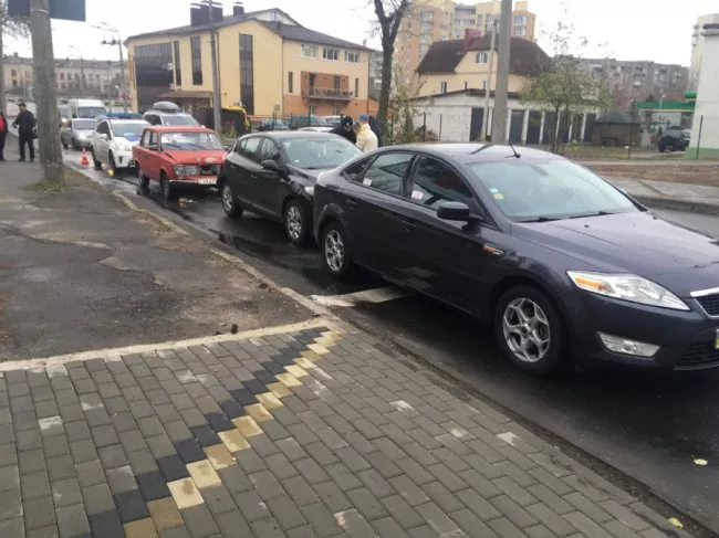 У Луцьку в ДТП зіштовхнулись три автівки 2