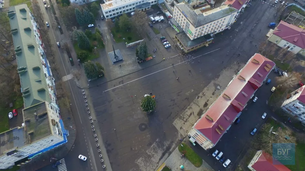 Головні ялинки Нововолинська та Володимира-Волинського: вигляд з висоти 1