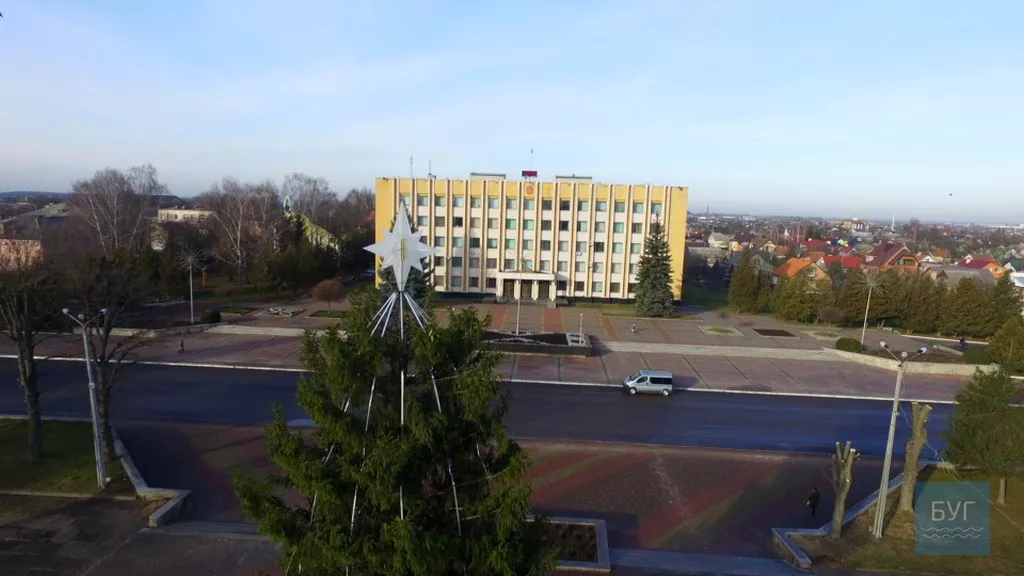 Головні ялинки Нововолинська та Володимира-Волинського: вигляд з висоти 8