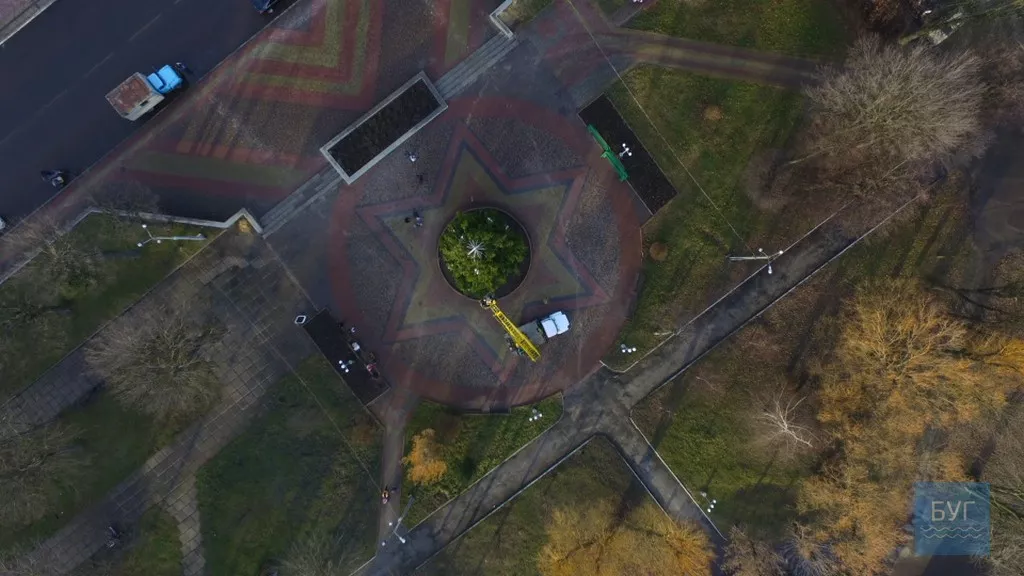 Головні ялинки Нововолинська та Володимира-Волинського: вигляд з висоти 7