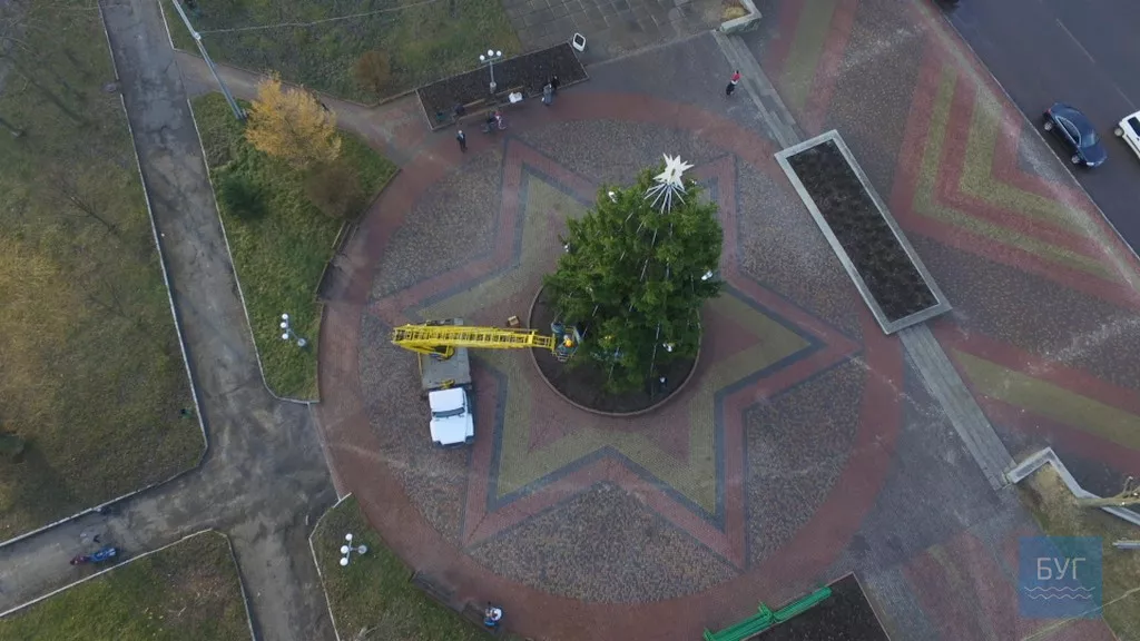 Головні ялинки Нововолинська та Володимира-Волинського: вигляд з висоти 5