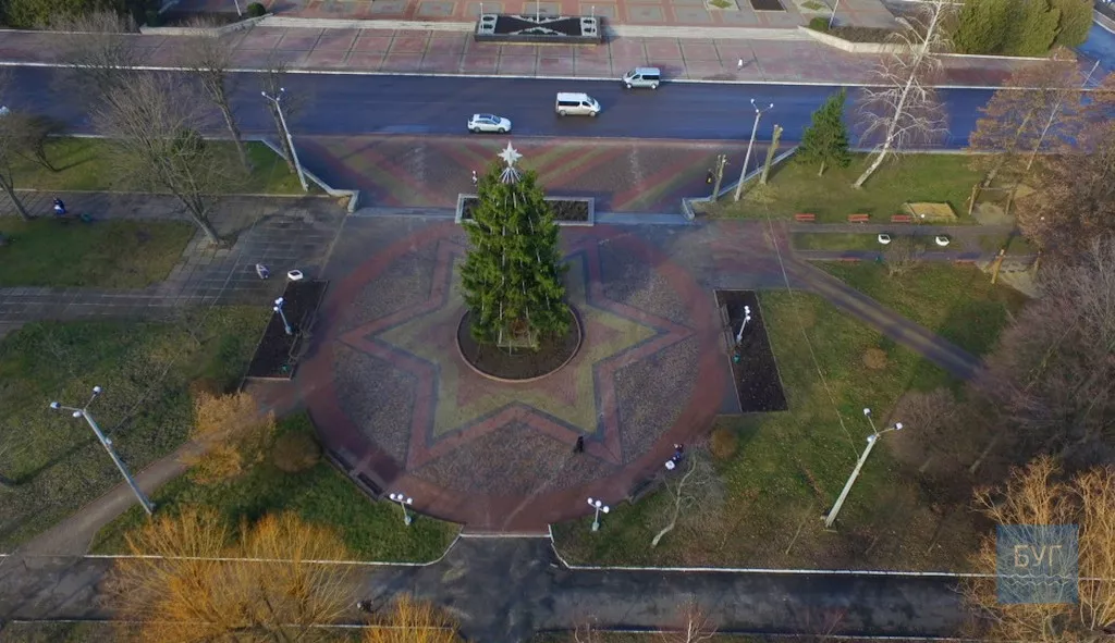 Головні ялинки Нововолинська та Володимира-Волинського: вигляд з висоти 6