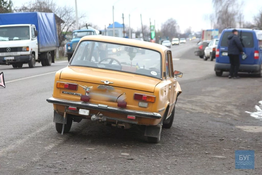 У Нововолинську ДТП: зіткнулися три автомобілі 9