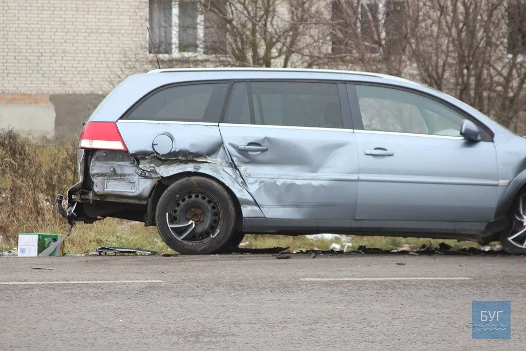 У Нововолинську ДТП: зіткнулися три автомобілі 18