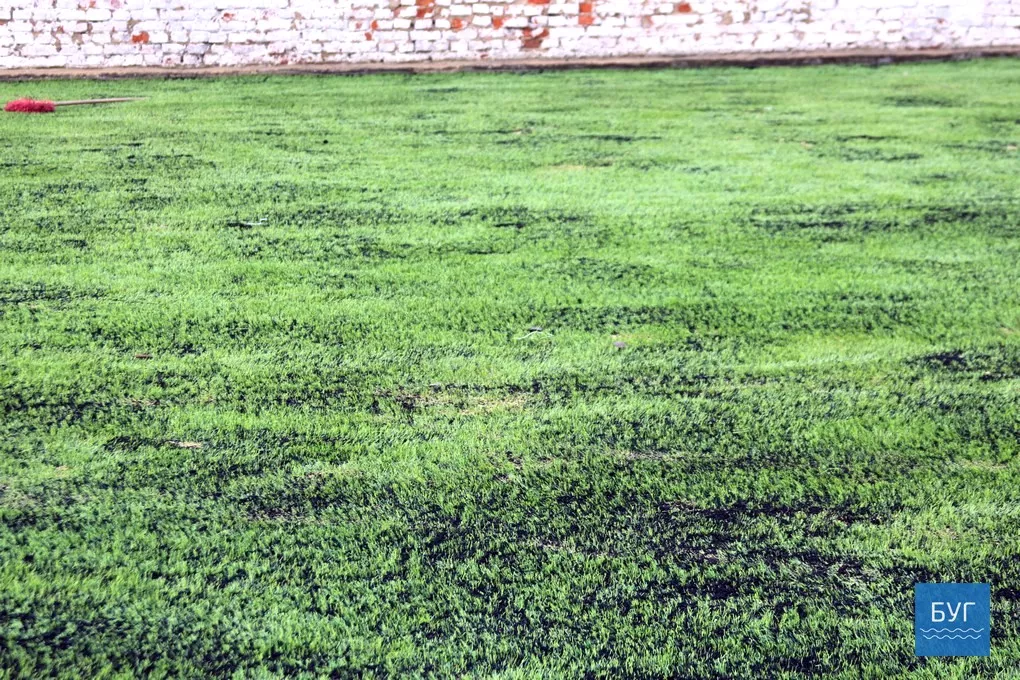 Завершують ремонт покриття спортивного майданчика на стадіоні у Володимирі-Волинському 12