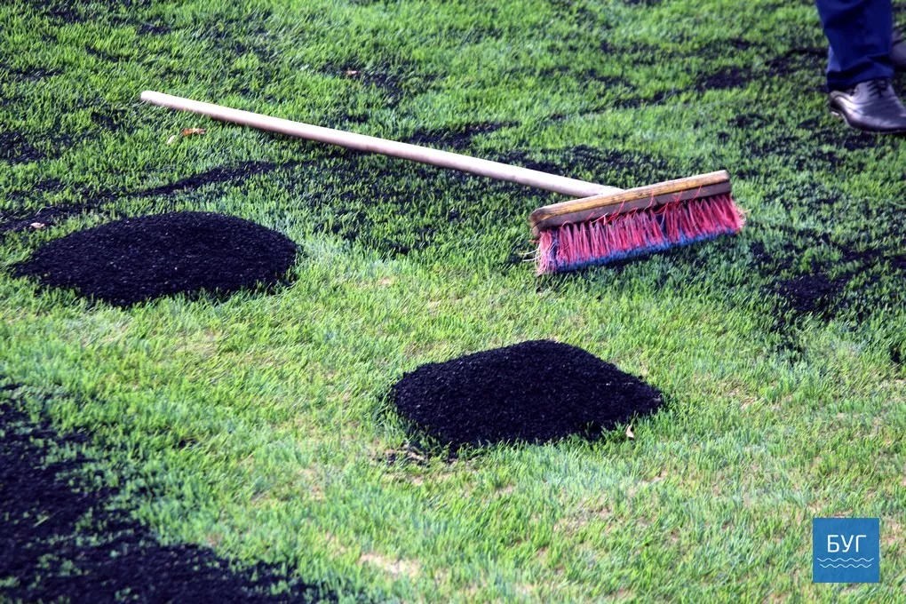 Завершують ремонт покриття спортивного майданчика на стадіоні у Володимирі-Волинському 6