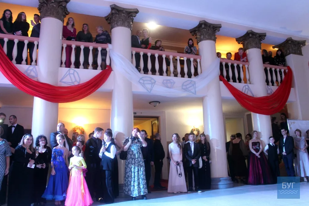 Світський вечір у Володимирі-Волинському: сукні, смокінги і пристрасне танго 7