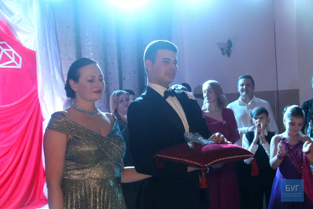 Світський вечір у Володимирі-Волинському: сукні, смокінги і пристрасне танго 4