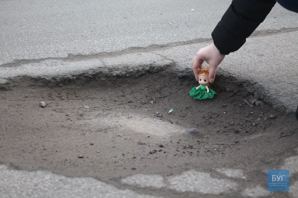 Інспектор Ляля: Водії, обережно. На Драгоманова у Володимирі-Волинському величезна вибоїна 3