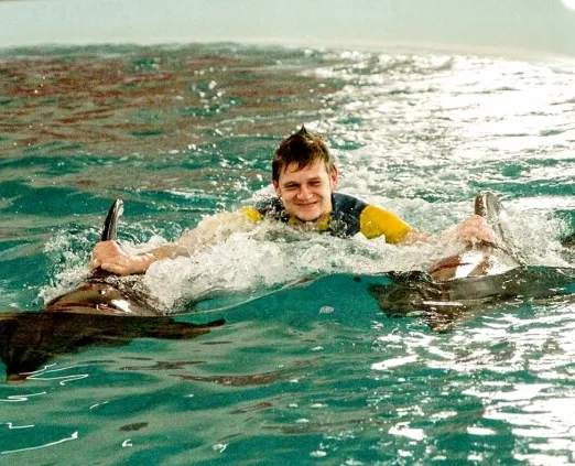 У Трускавці ветеранів російсько-української війни офіційно лікуватимуть за допомогою дельфінів 3