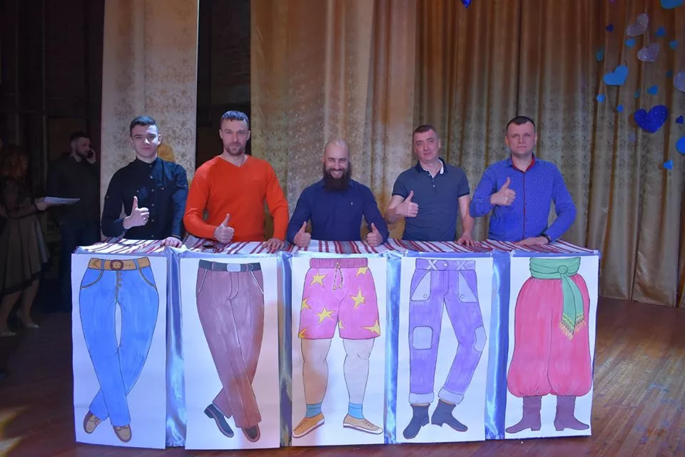 У «Центрі культури, дозвілля та спорту Іваничівської селищної ради» відбулося шоу «Хто зверху?» 7