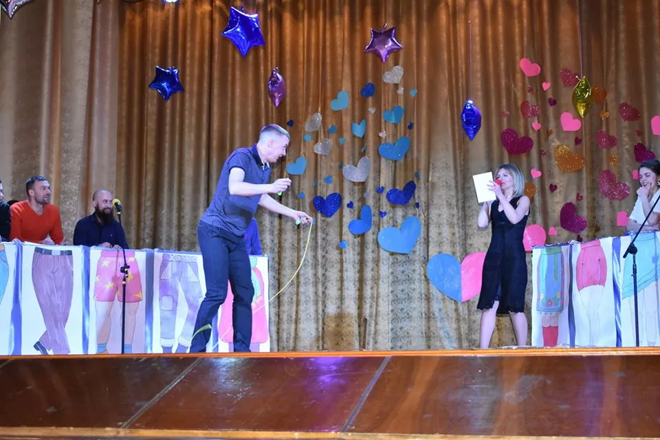 У «Центрі культури, дозвілля та спорту Іваничівської селищної ради» відбулося шоу «Хто зверху?» 8