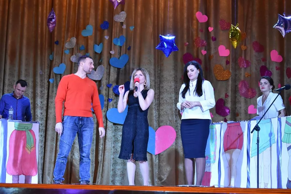 У «Центрі культури, дозвілля та спорту Іваничівської селищної ради» відбулося шоу «Хто зверху?» 11